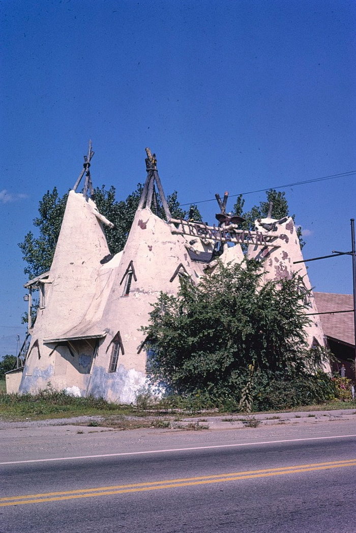 Wig-Wam (Tee-Pee Town) - John Margolies Photo (newer photo)